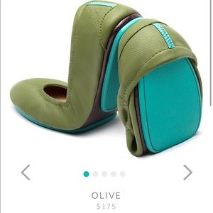Selling my nearly new olive classic Tieks.